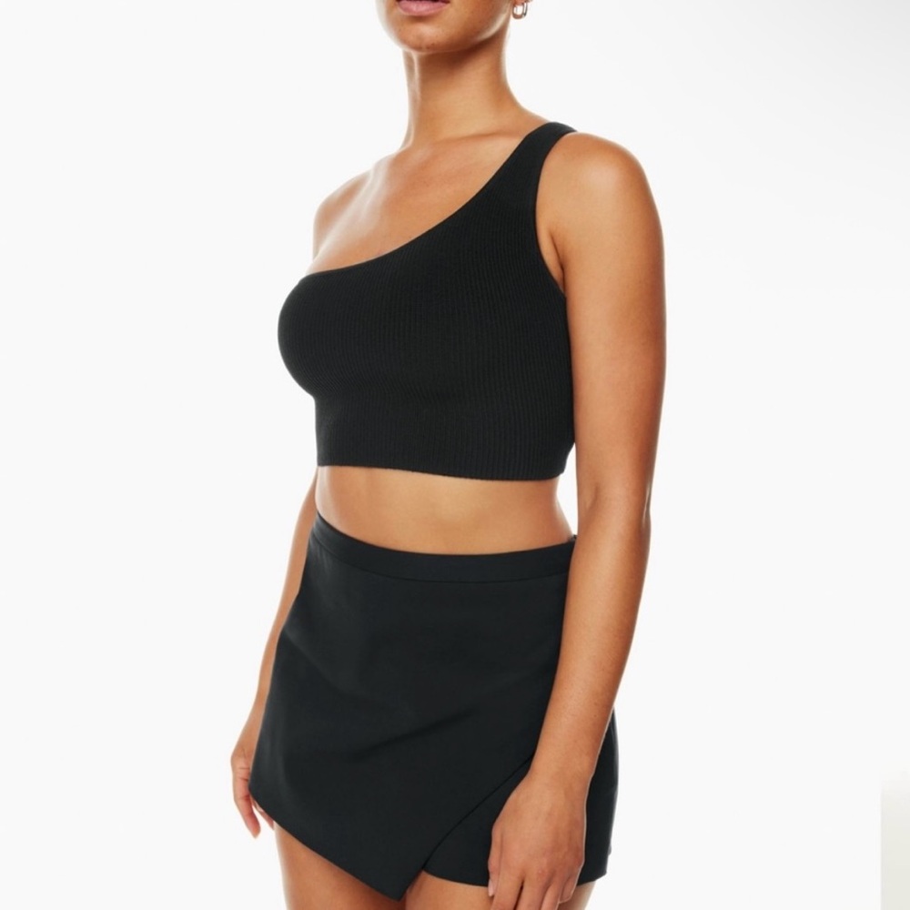Aritzia Babaton Sculpt Knit One-Shoulder
Cropped Tank